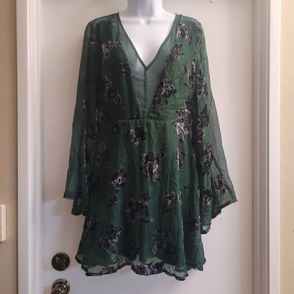 J.O.A. Los Angeles Green Floral Dress with bell sleeve and sheer insets - Picture 2 of 8
